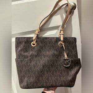 Michael Kors Signature Jet Set East West Top Zip Tote